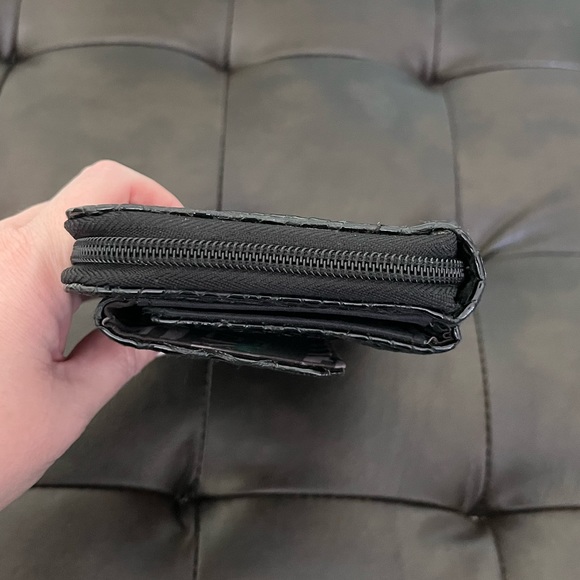 5 for $25. Kenneth Cole wallet - Picture 6 of 8